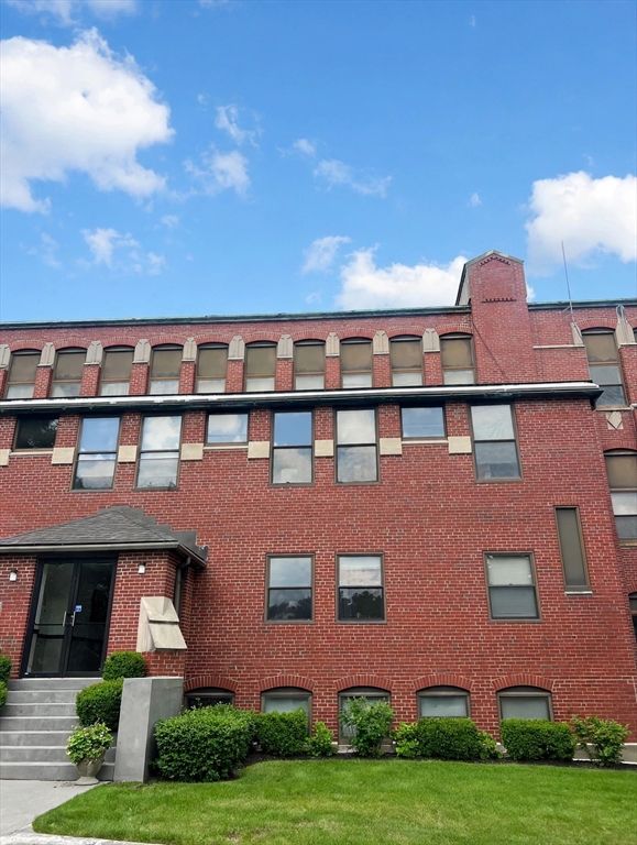 145 Broad St 18, Attleboro, MA 02760