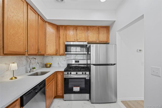 169 Surf Drive 109, Bronx, NY 10473