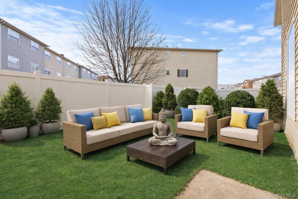 169 Surf Drive 109, Bronx, NY 10473