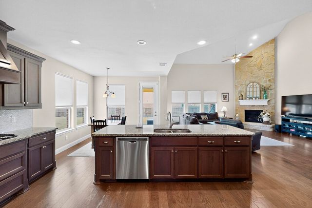 400 Clear Creek Drive, Mansfield, TX 76063