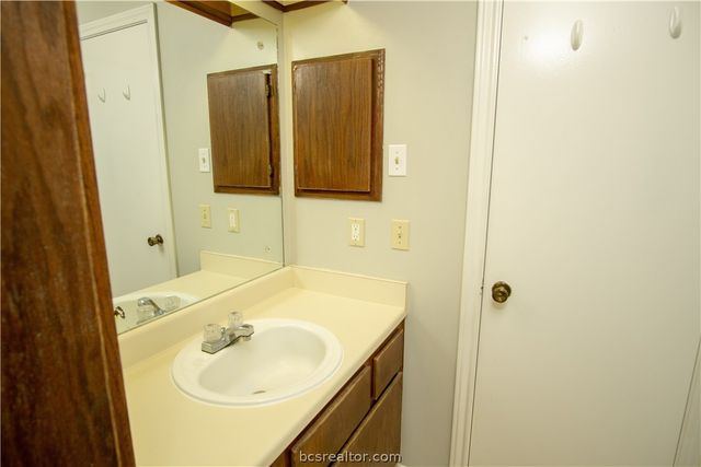 1801 Woodsman Drive D, College Station, TX 77840