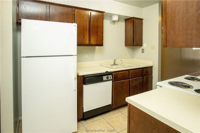 1801 Woodsman Drive D, College Station, TX 77840