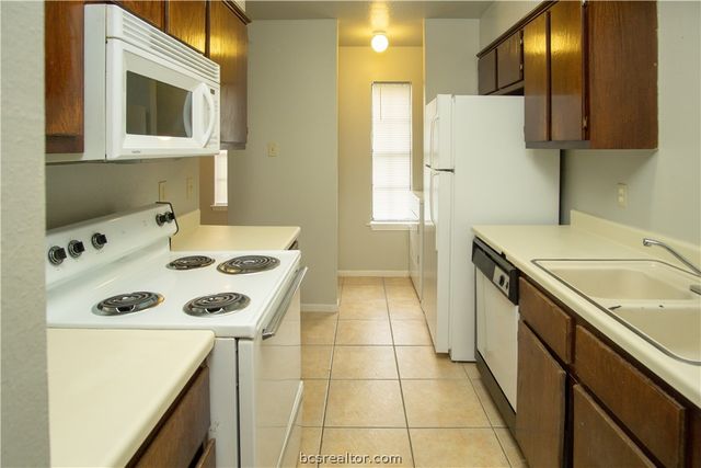 1801 Woodsman Drive D, College Station, TX 77840