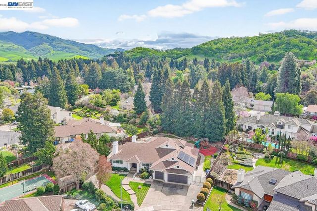 2737 2737 Harland Ct, Walnut Creek, CA 94598