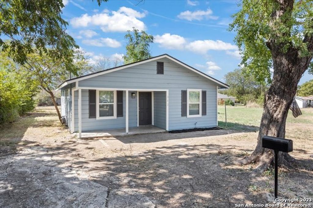 313 NAGEL ST, Seguin, TX 78155