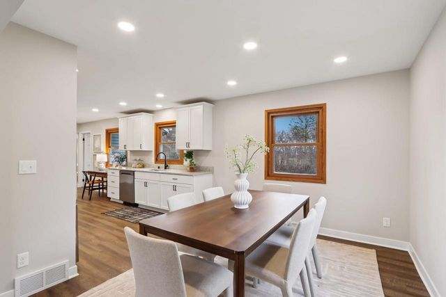 9936 N Concord DRIVE, Mequon, WI 53097