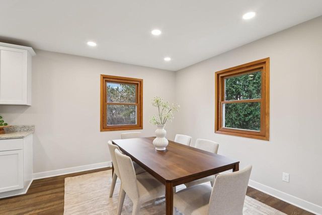 9936 N Concord DRIVE, Mequon, WI 53097