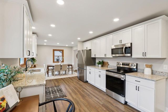 9936 N Concord DRIVE, Mequon, WI 53097