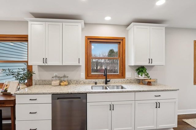 9936 N Concord DRIVE, Mequon, WI 53097