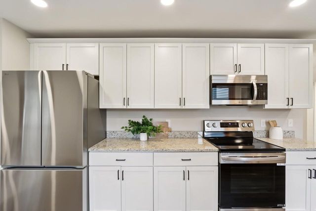 9936 N Concord DRIVE, Mequon, WI 53097