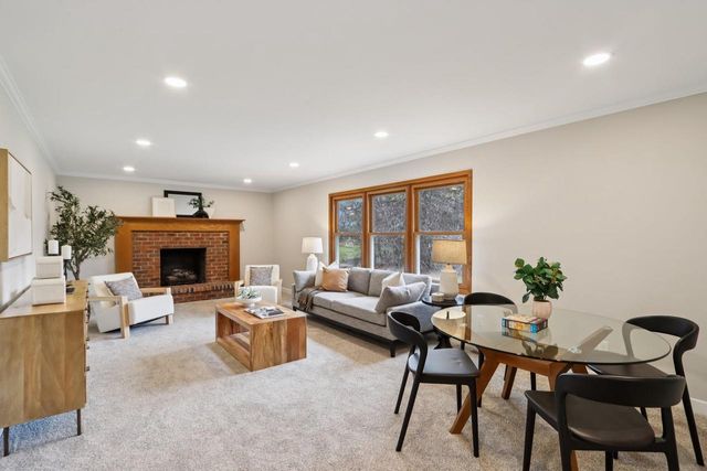 9936 N Concord DRIVE, Mequon, WI 53097