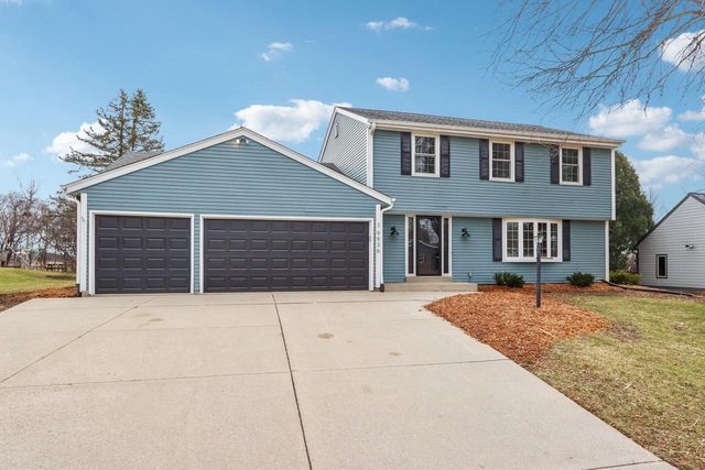 9936 N Concord DRIVE, Mequon, WI 53097