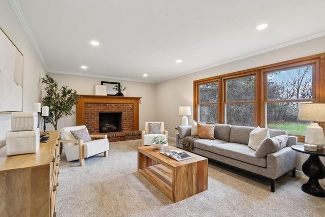 9936 N Concord DRIVE, Mequon, WI 53097