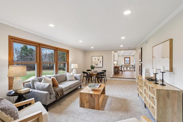 9936 N Concord DRIVE, Mequon, WI 53097