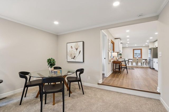 9936 N Concord DRIVE, Mequon, WI 53097