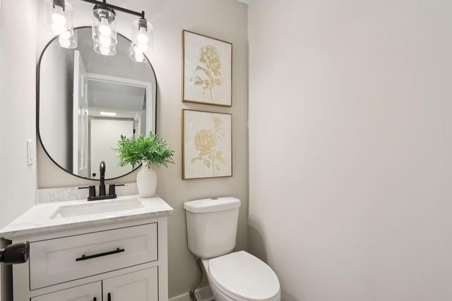 9936 N Concord DRIVE, Mequon, WI 53097