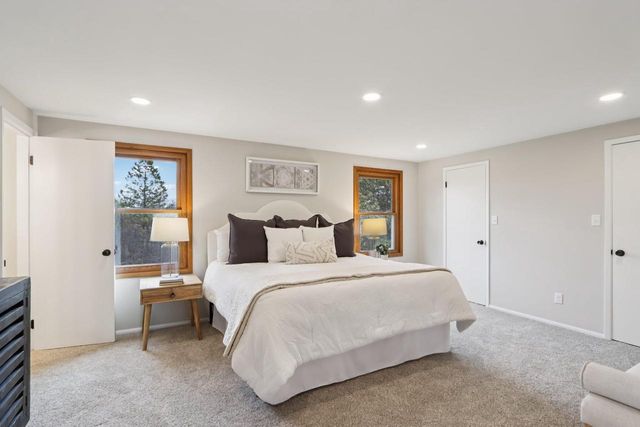 9936 N Concord DRIVE, Mequon, WI 53097