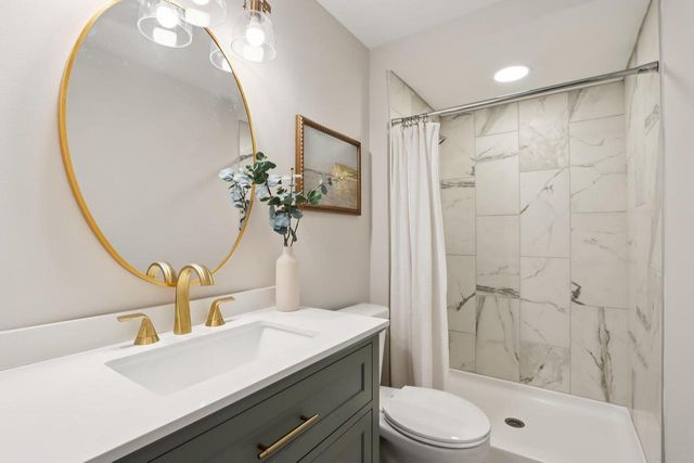 9936 N Concord DRIVE, Mequon, WI 53097