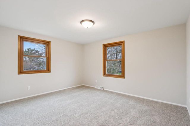 9936 N Concord DRIVE, Mequon, WI 53097