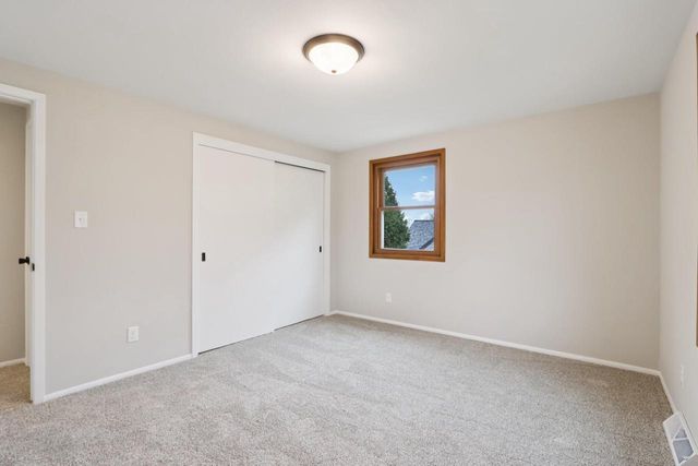 9936 N Concord DRIVE, Mequon, WI 53097