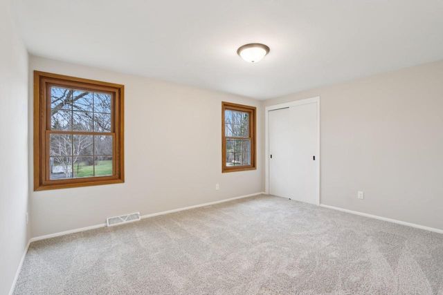 9936 N Concord DRIVE, Mequon, WI 53097