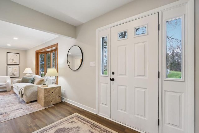 9936 N Concord DRIVE, Mequon, WI 53097