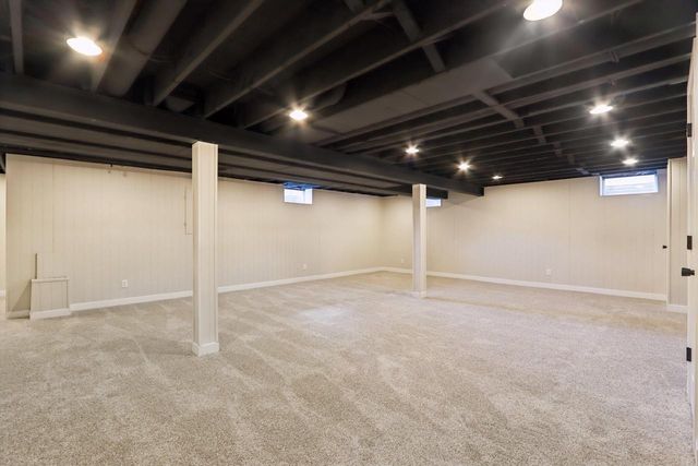 9936 N Concord DRIVE, Mequon, WI 53097