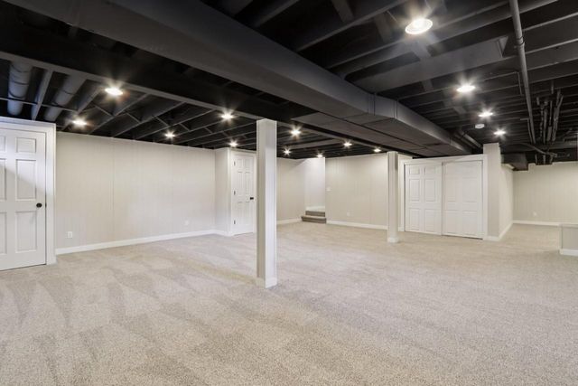 9936 N Concord DRIVE, Mequon, WI 53097