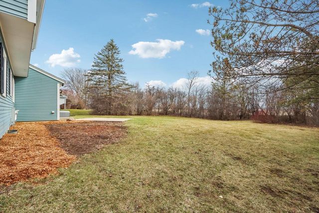 9936 N Concord DRIVE, Mequon, WI 53097