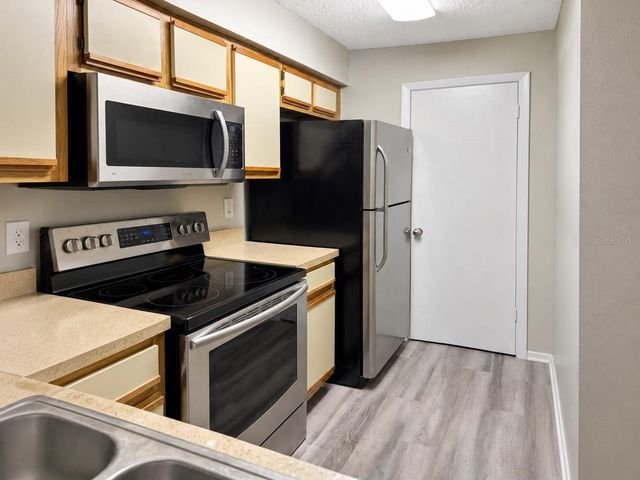 224 AFTON SQUARE 201, Altamonte Springs, FL 32714