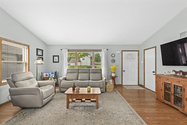 7950 S Cecily DRIVE, Oak Creek, WI 53154