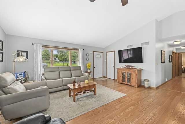 7950 S Cecily DRIVE, Oak Creek, WI 53154