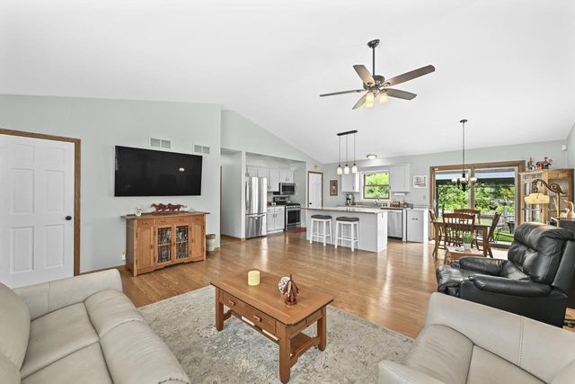 7950 S Cecily DRIVE, Oak Creek, WI 53154