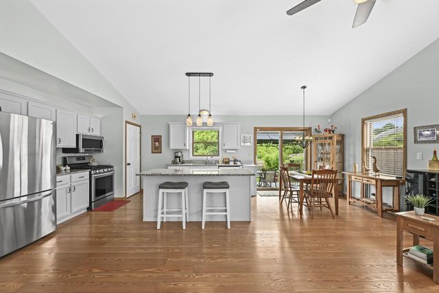 7950 S Cecily DRIVE, Oak Creek, WI 53154