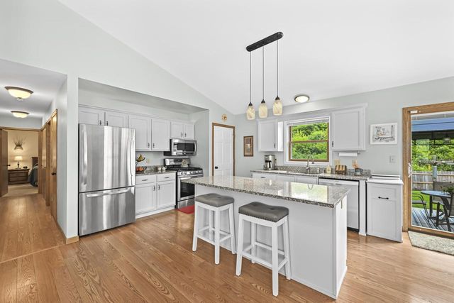 7950 S Cecily DRIVE, Oak Creek, WI 53154