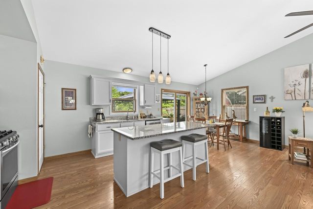 7950 S Cecily DRIVE, Oak Creek, WI 53154