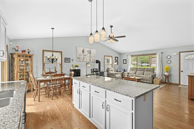 7950 S Cecily DRIVE, Oak Creek, WI 53154