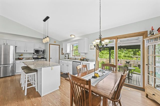7950 S Cecily DRIVE, Oak Creek, WI 53154