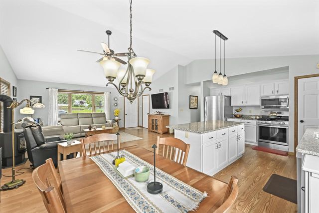 7950 S Cecily DRIVE, Oak Creek, WI 53154