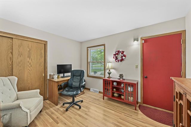 7950 S Cecily DRIVE, Oak Creek, WI 53154