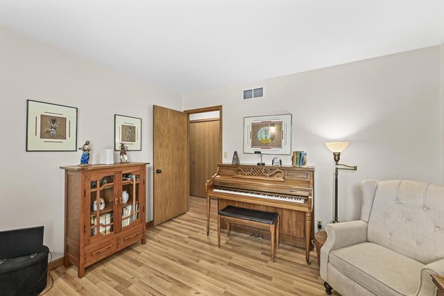 7950 S Cecily DRIVE, Oak Creek, WI 53154