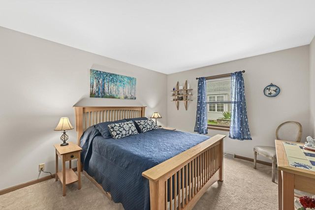 7950 S Cecily DRIVE, Oak Creek, WI 53154