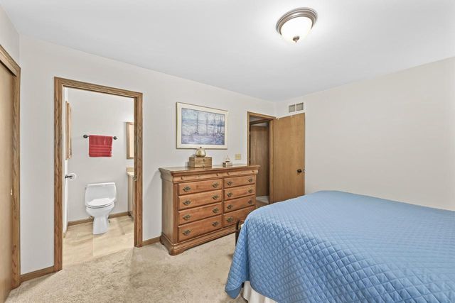 7950 S Cecily DRIVE, Oak Creek, WI 53154