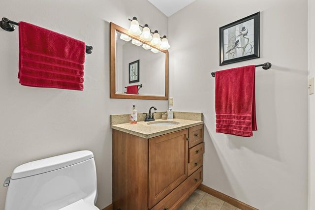 7950 S Cecily DRIVE, Oak Creek, WI 53154
