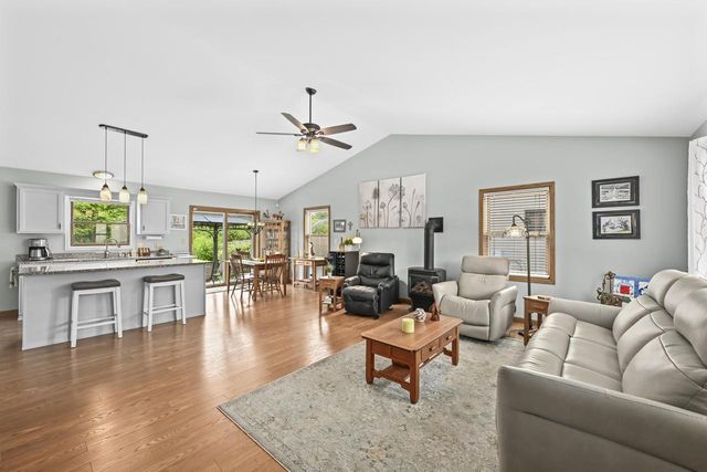 7950 S Cecily DRIVE, Oak Creek, WI 53154