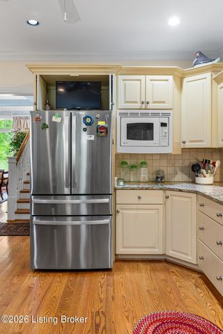 1622 Two Springs Pl, Louisville, KY 40207