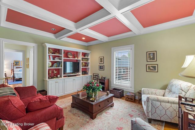 1622 Two Springs Pl, Louisville, KY 40207