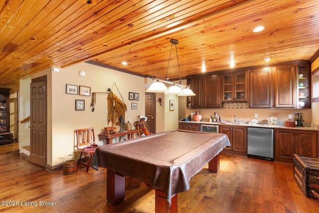 1622 Two Springs Pl, Louisville, KY 40207