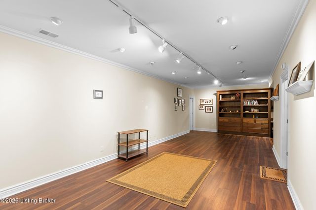 1622 Two Springs Pl, Louisville, KY 40207