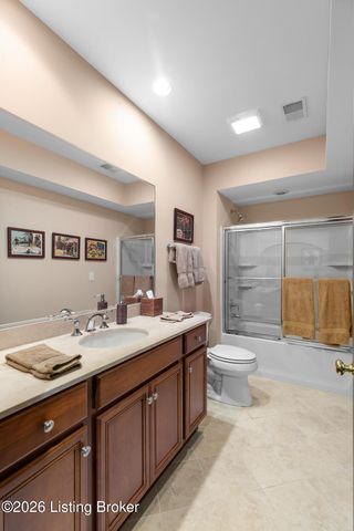 1622 Two Springs Pl, Louisville, KY 40207